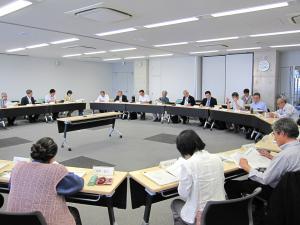 第1回審議会資料説明中